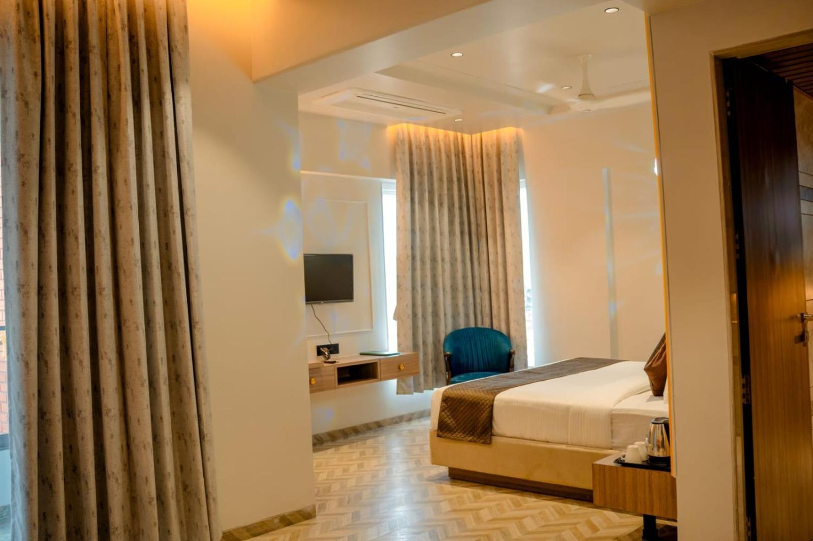 Narayani Executive Otel Tuljapur Dış mekan fotoğraf